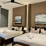 Lovely Modern Home 4 Bedroom Mount Austin Jb